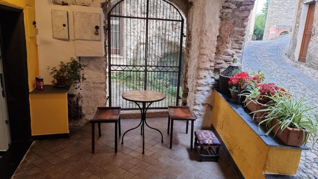 Beautifully Restored Romantic Apartment In The Centre Of Historic Dolcedo Exterior photo